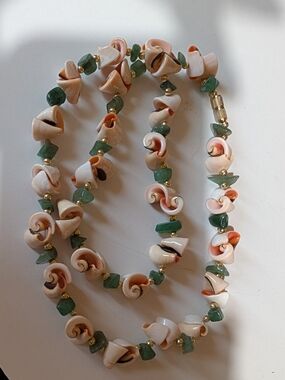 Elegant Conch Shell and Jade Chips Beaded Necklace